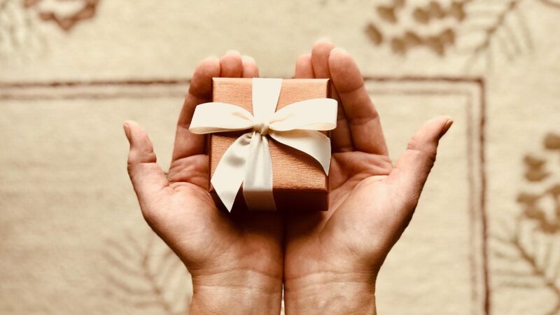 566-065-12.1-The-Gift-of-Giving-Gifts